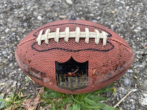 Fundstück: ein Football aus dem Lech
